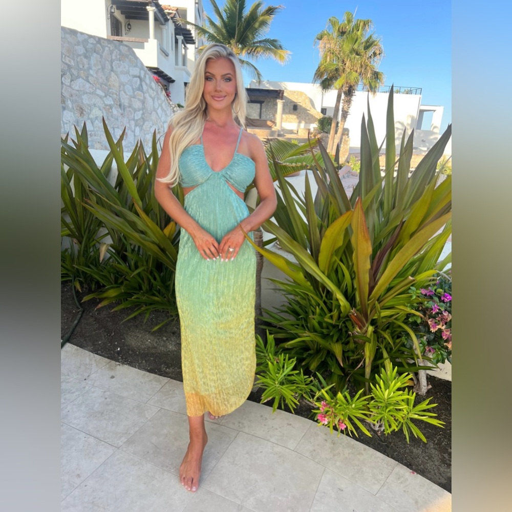 Like new Ombré Caribbean cut out midi dress